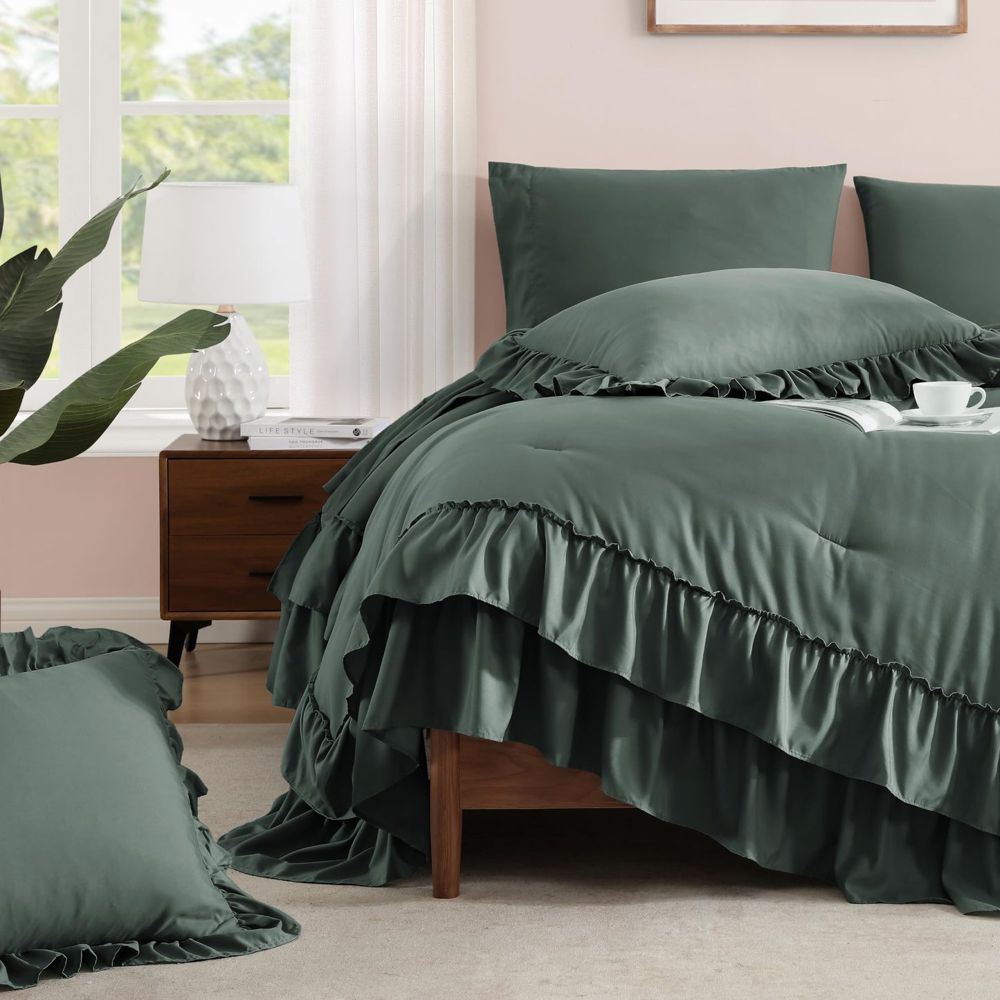 AMBERSPACE Ruffle Comforter Set — Soft Pink, Queen