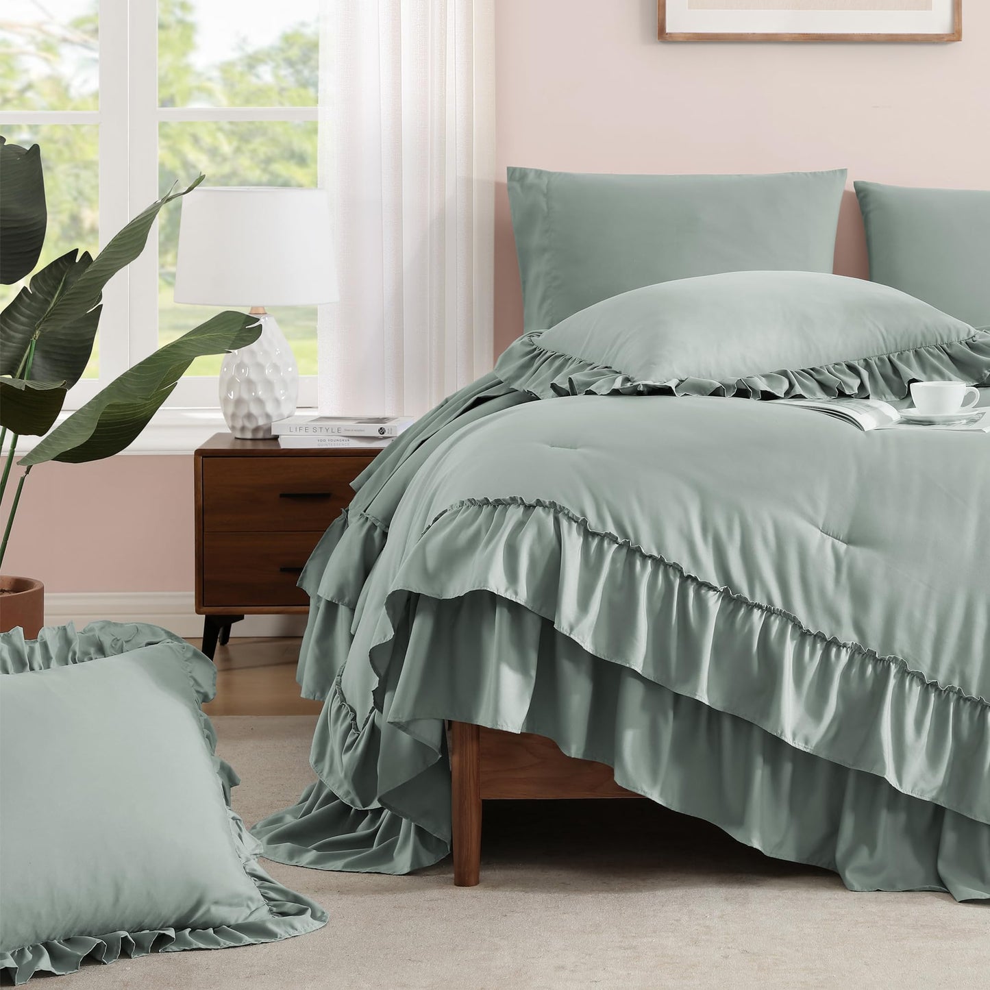 AMBERSPACE Ruffle Comforter Set — Soft Pink, Queen